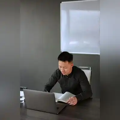 龚月
